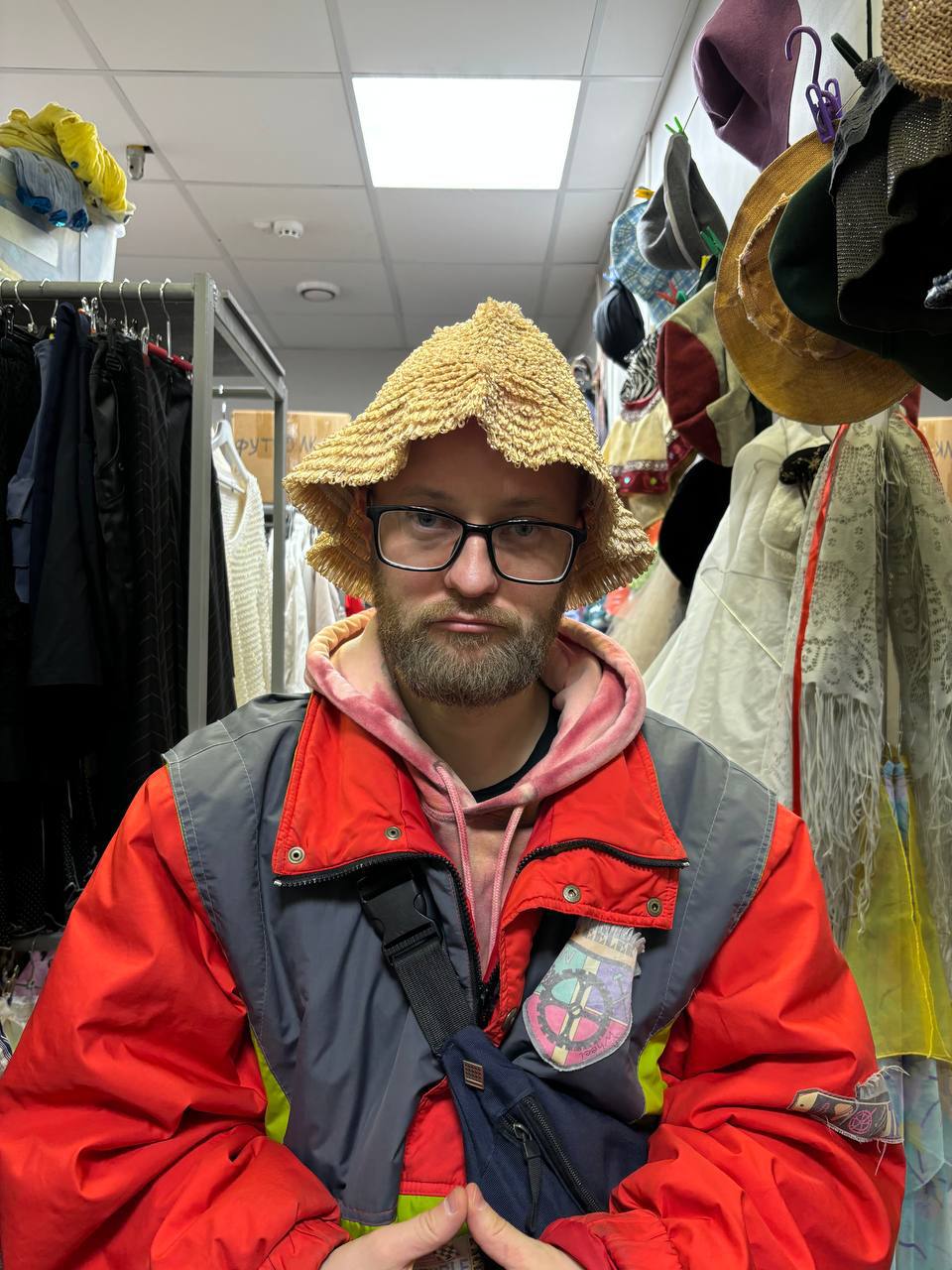 Угадать команды спектаклей "Живые?" и "Мыр.Чушь.Рай"