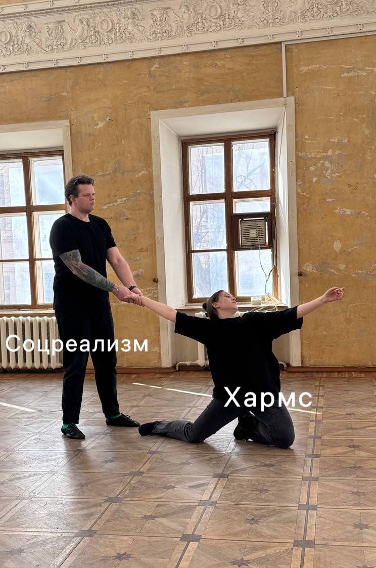 Угадать команды спектаклей "Живые?" и "Мыр.Чушь.Рай"