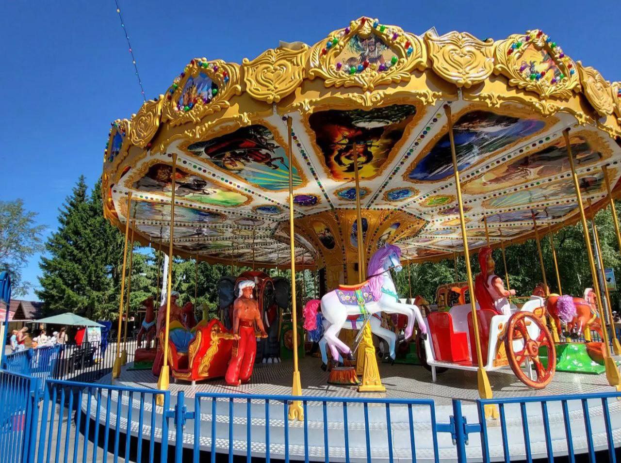 В омских парках заработали аттракционы