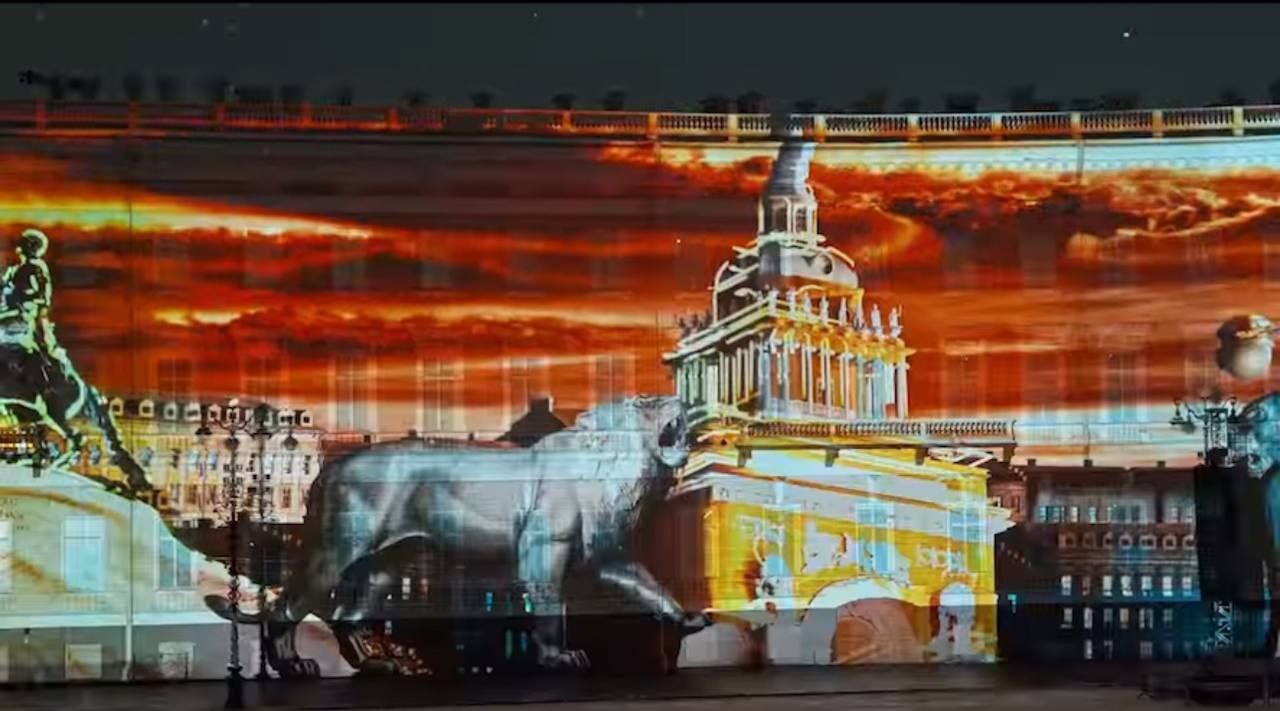 Световое шоу на Дворцовой площади