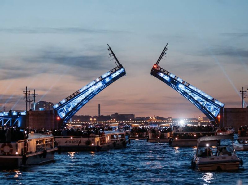 Сезон водных прогулок в Петербурге