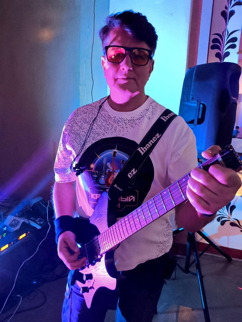 Выступление кавер группы "Крупный план"