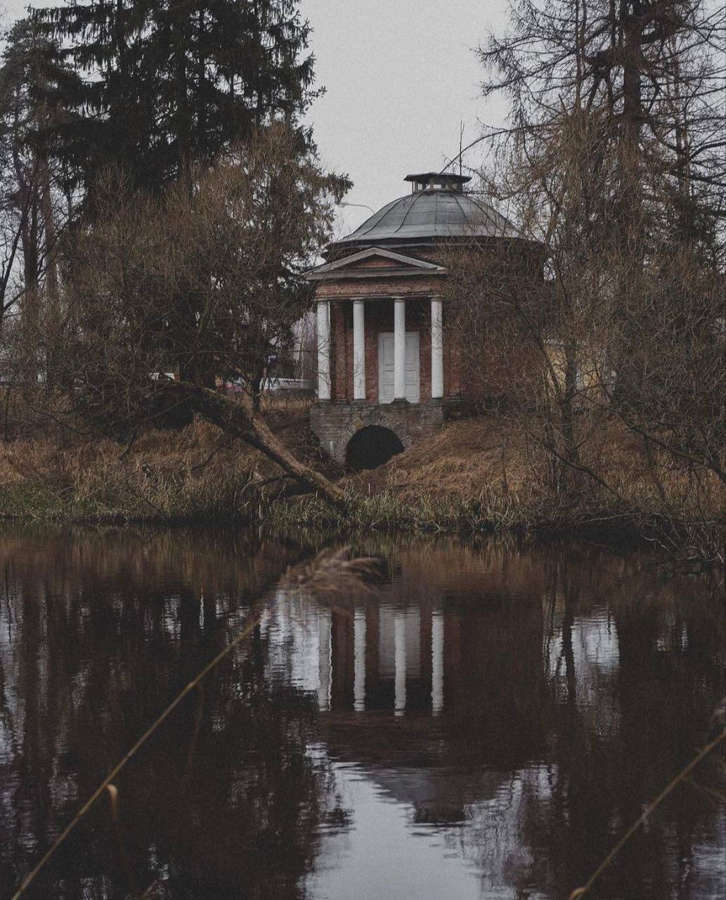 Усадьба Приютино в это время года