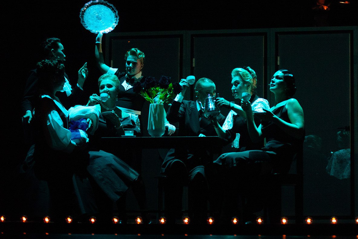 Спектакль «Восемь женщин»