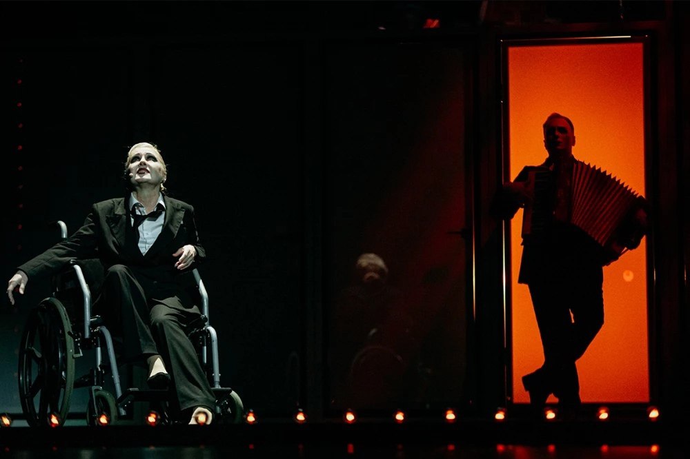 Спектакль «Восемь женщин»