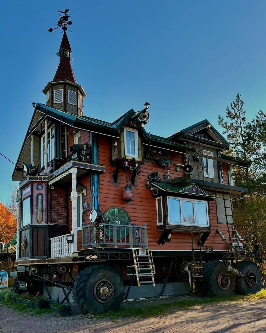 Музей интересной мысли или Дом с самолётом