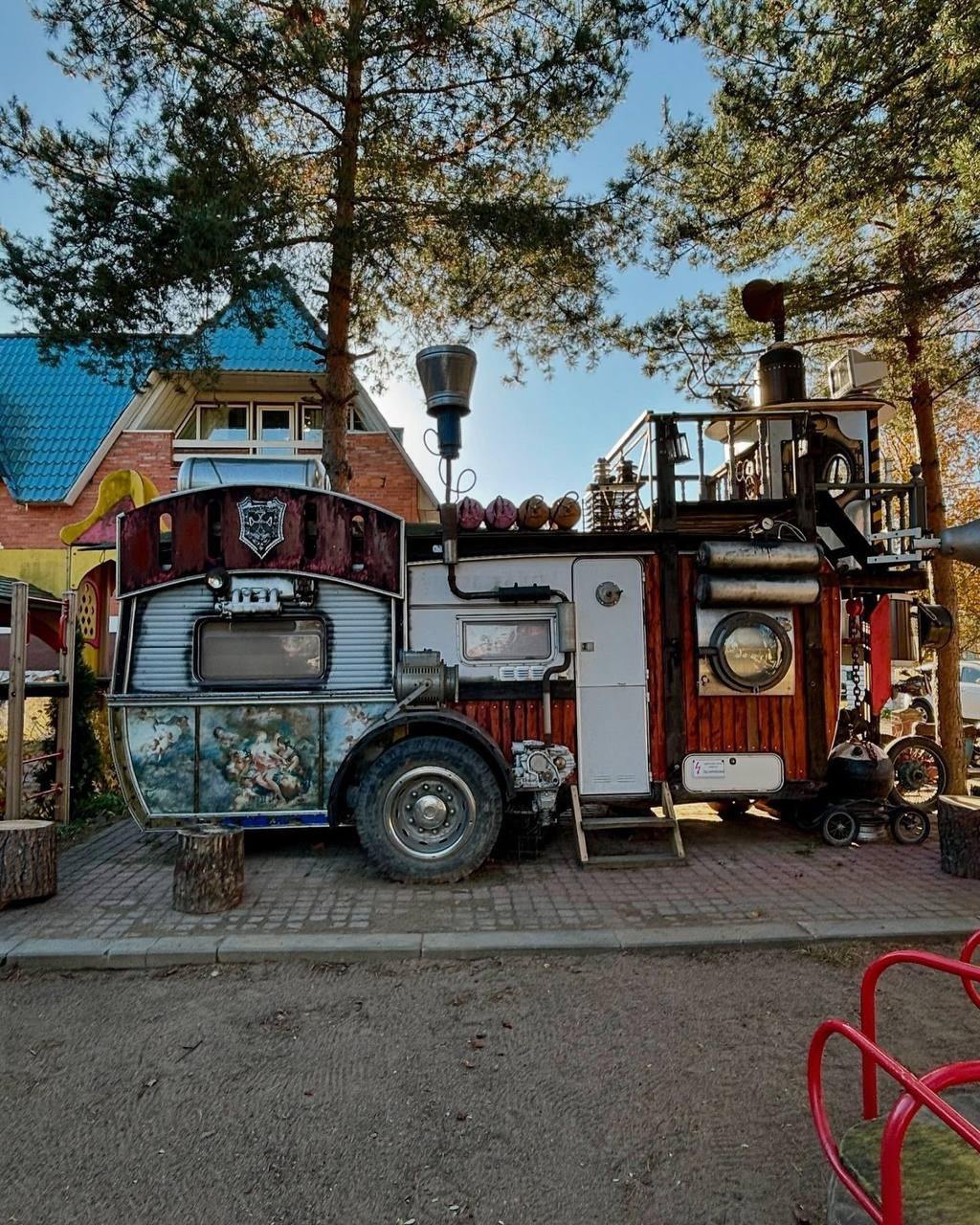 Музей интересной мысли или Дом с самолётом