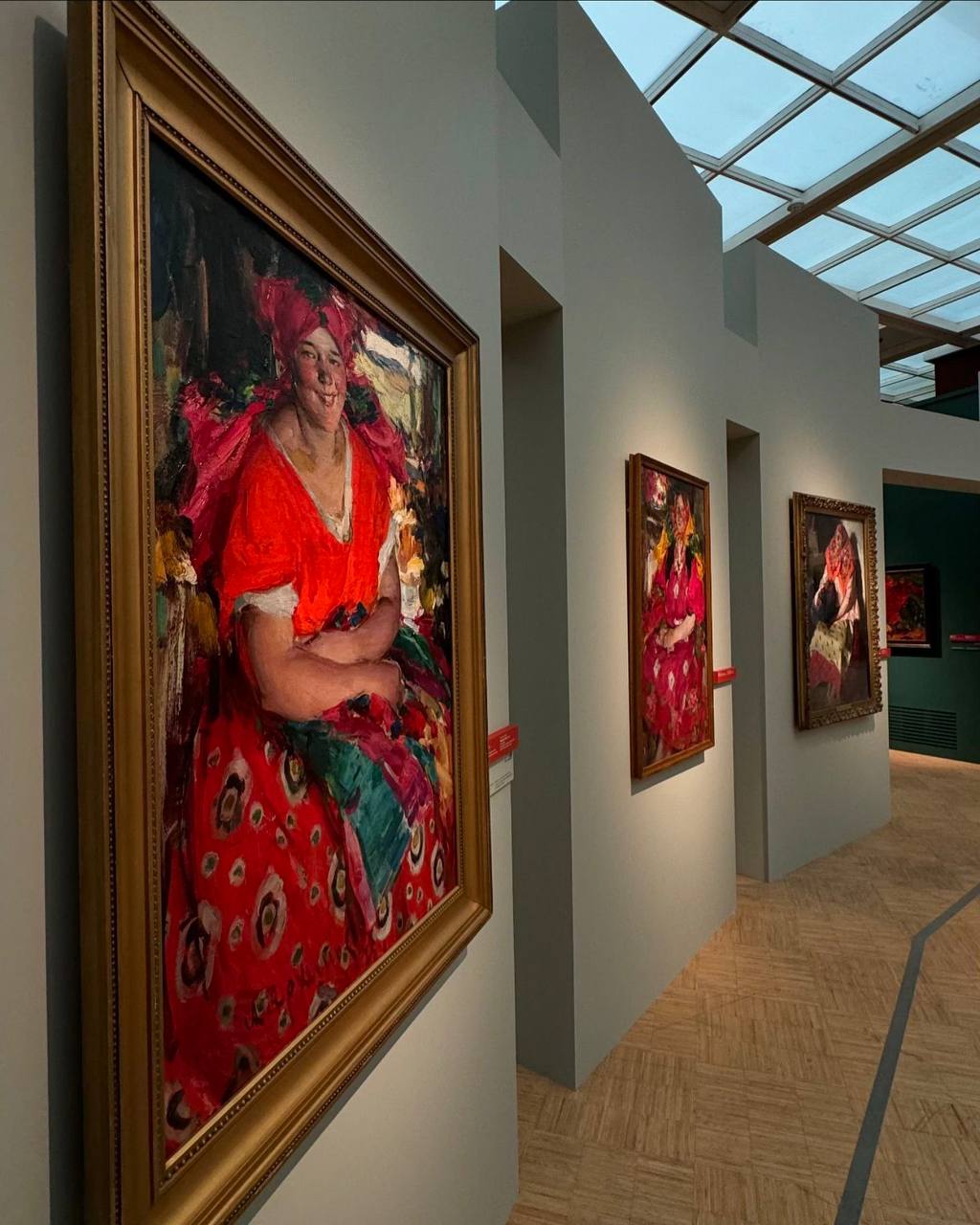 Искусство в красных тонах