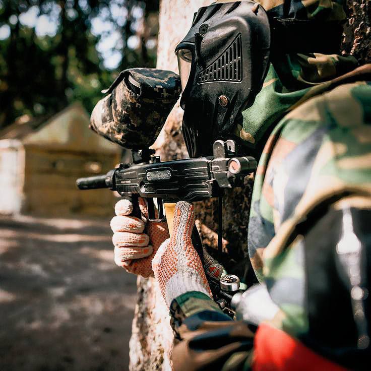 Захватывающая игра в пейнтбол