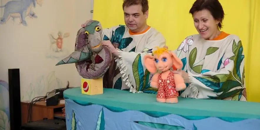 Любопытный слоненок