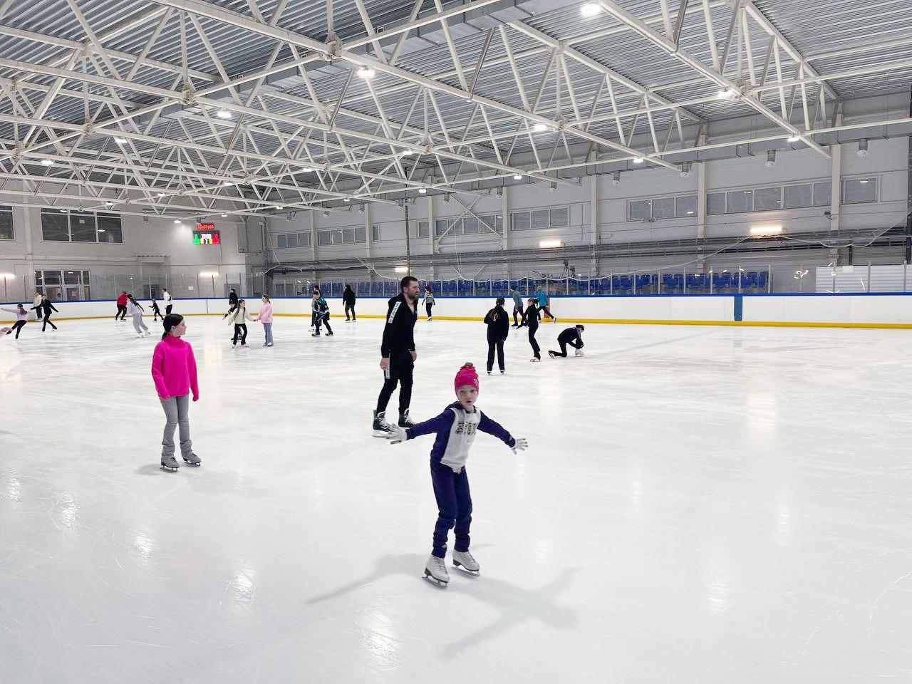 катание на катке в Пятницу