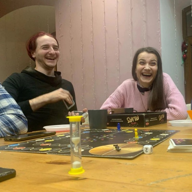 настологитарник