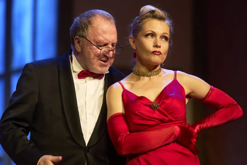 Спектакль «Слухи»