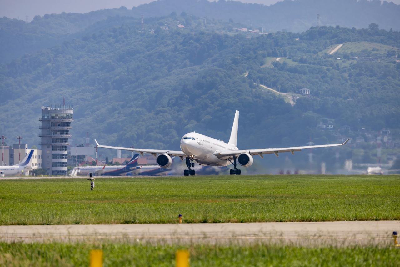 Две российские авиакомпании полетят в Сухум с 1 мая