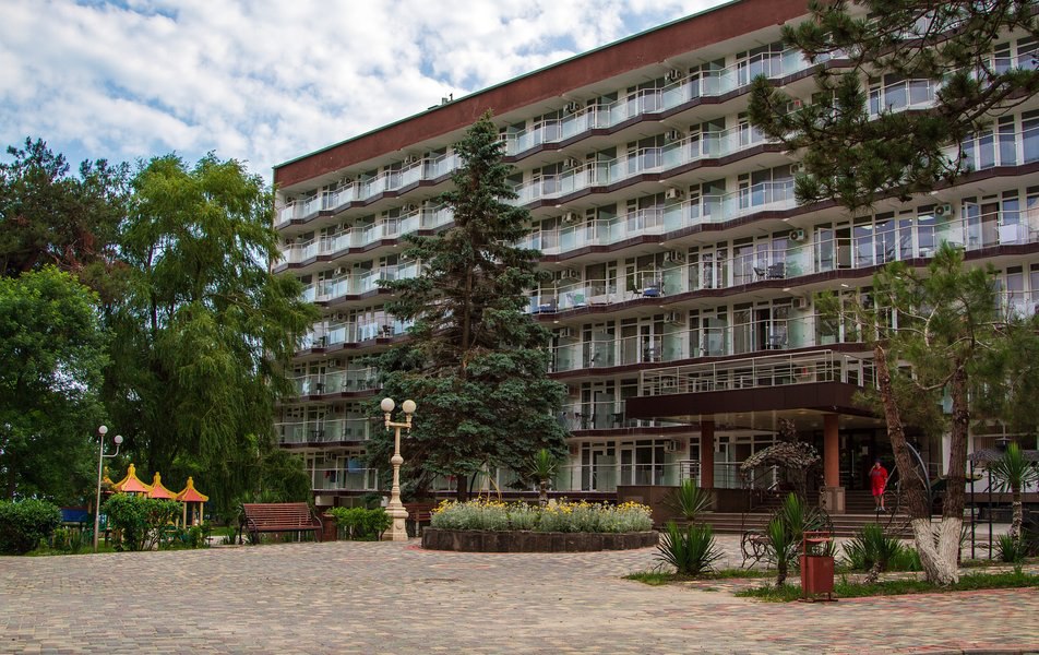 Отдых в мае на берегу прекрасной бухты