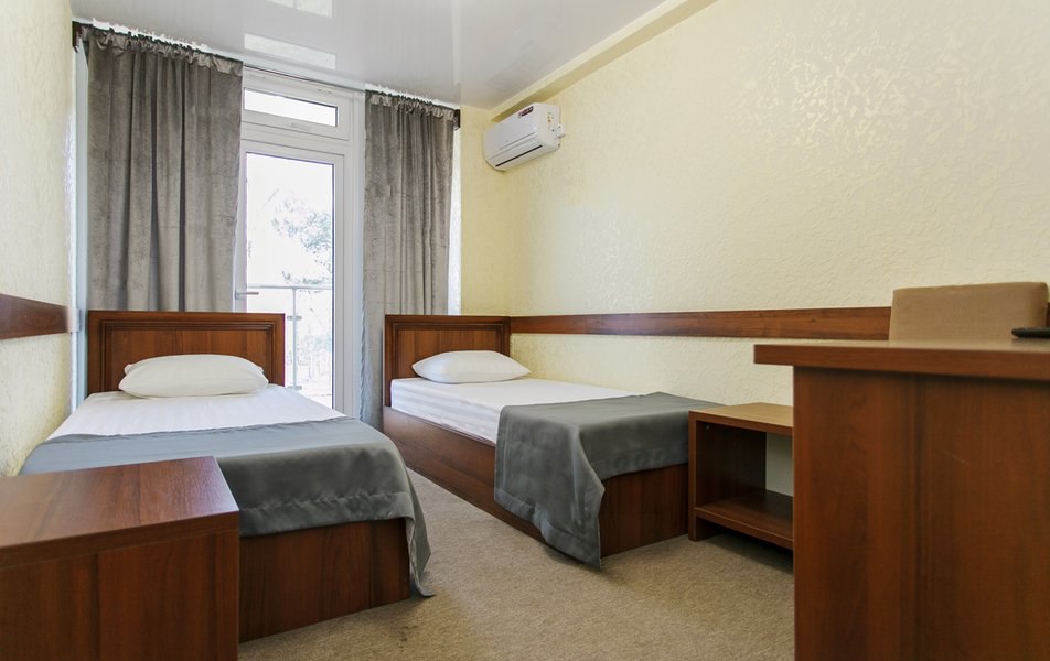 Отдых в мае на берегу прекрасной бухты