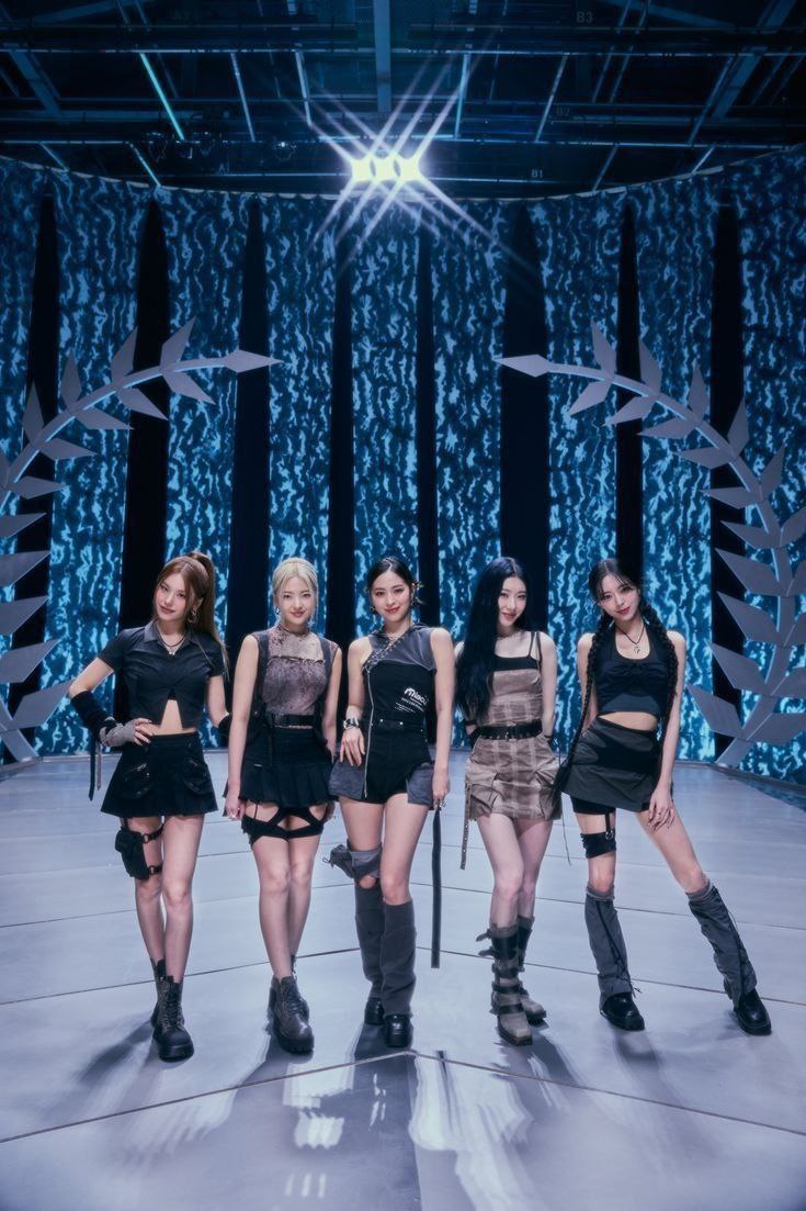 K-pop in public! RINGO - ITZY