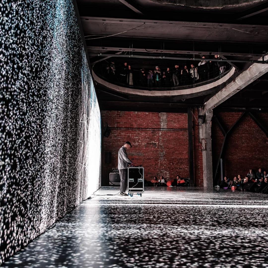 медиаперфоманс в Цистерну