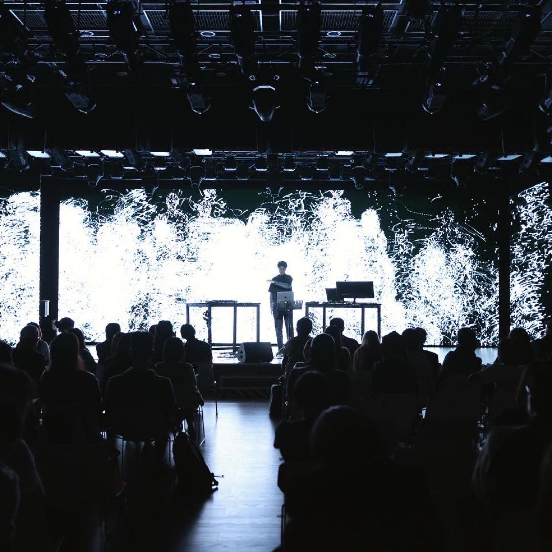 медиаперфоманс в Цистерну