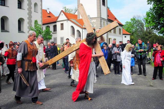 бесплатный уличный спектакль Lidová pašijová hra 2025