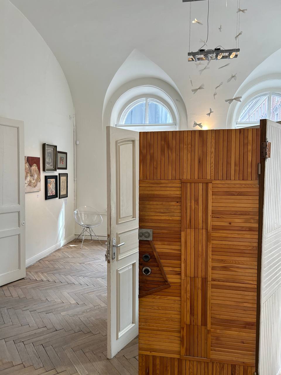 Выставка «На границе эпох» в Eggz Gallery