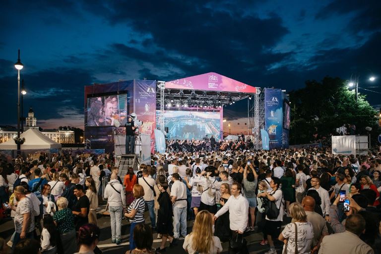 Музыка Дворцового моста