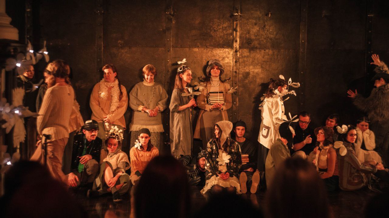 Стихам здесь не место