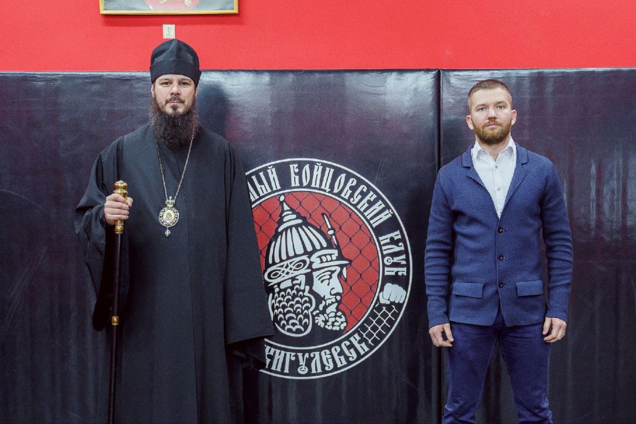 Чтение акафиста 'Покрова Пресвятой Богородицы' на Радоницу в Жигулёвске