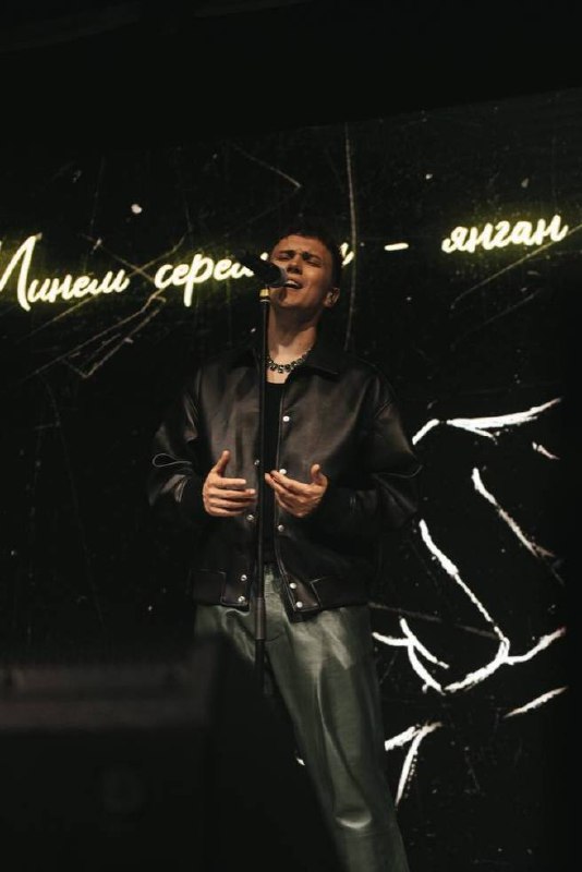 Звёзды татарской эстрады: Марат Яруллин и Фирдус Тямаев перед матчем 'Рубин' - 'Факел'