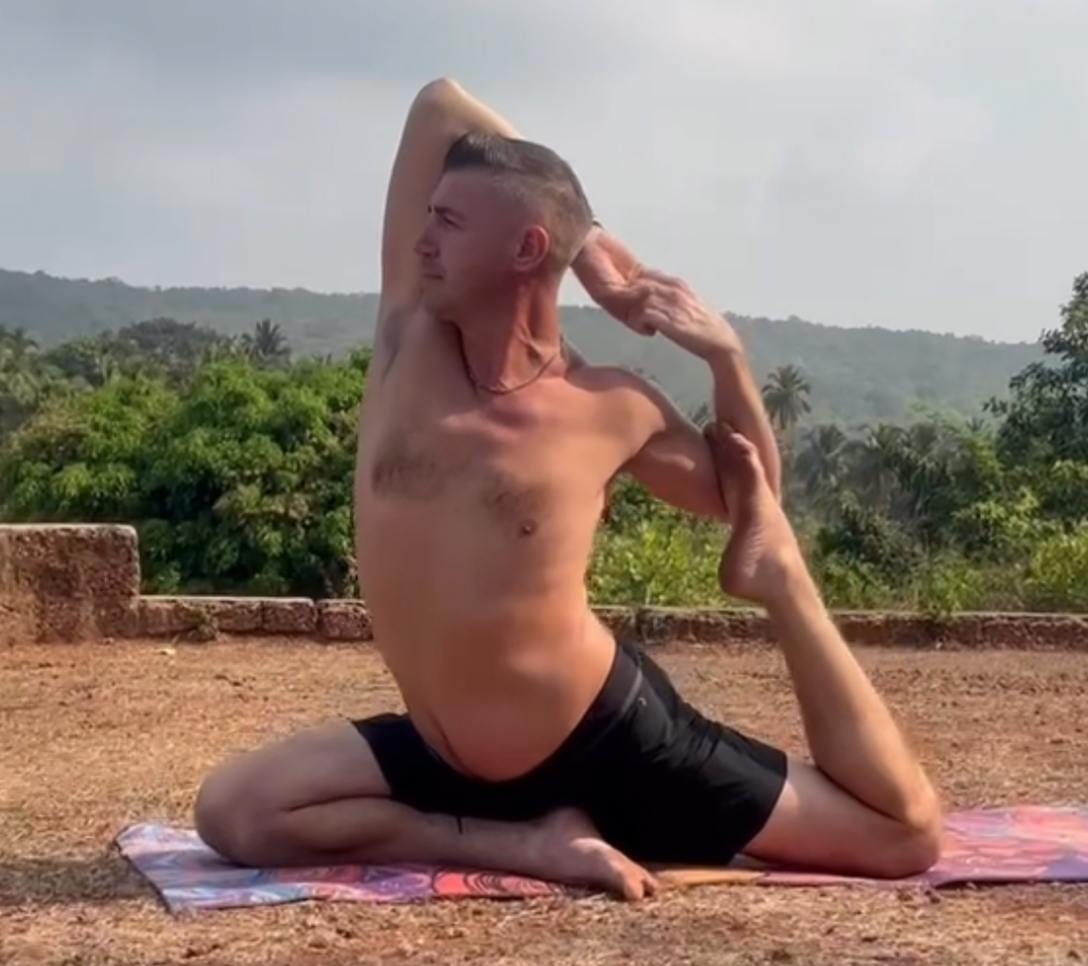 Йога практика последняя неделя в Art Goana