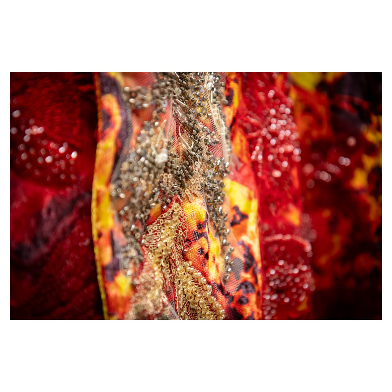 каменных костюмов