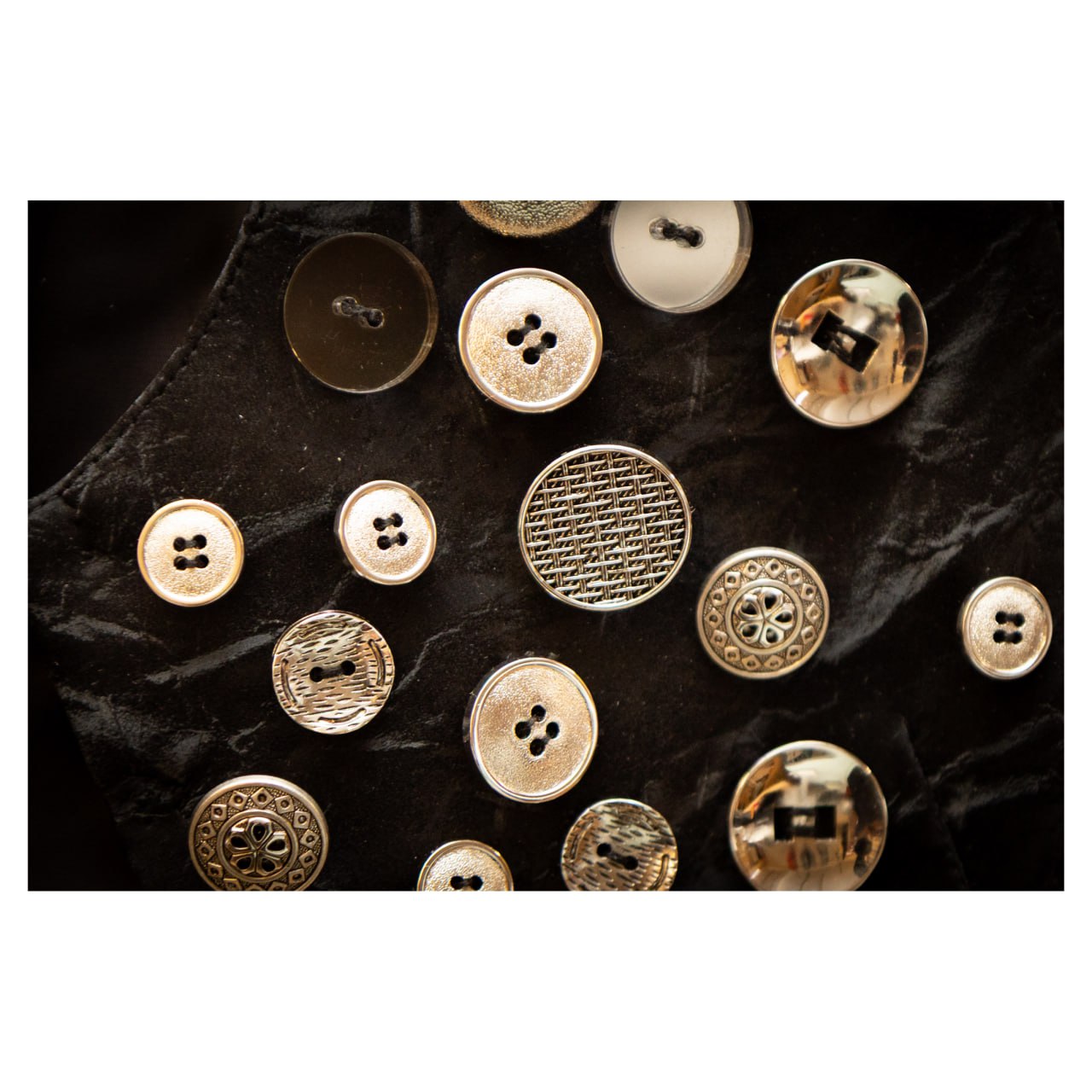 каменных костюмов