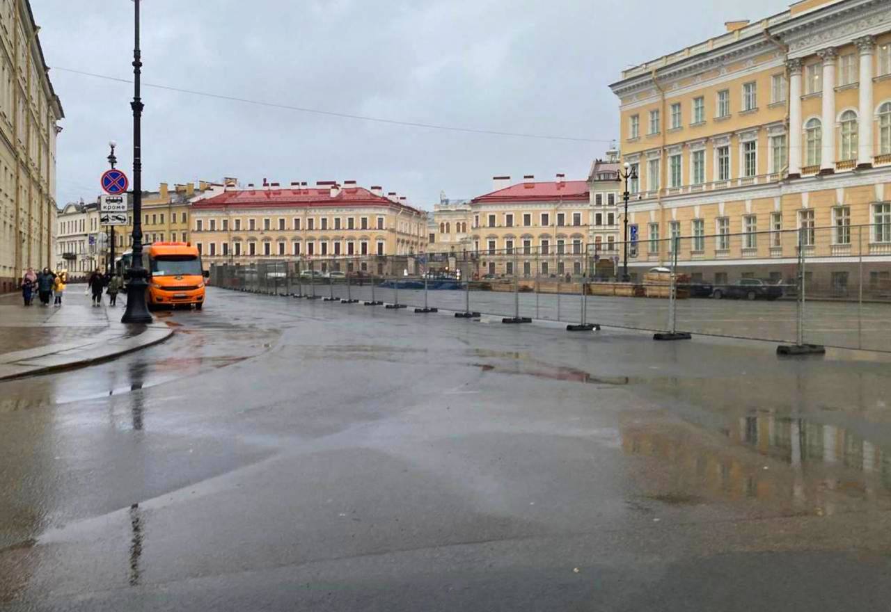 Гигантская горка на Дворцовой площади