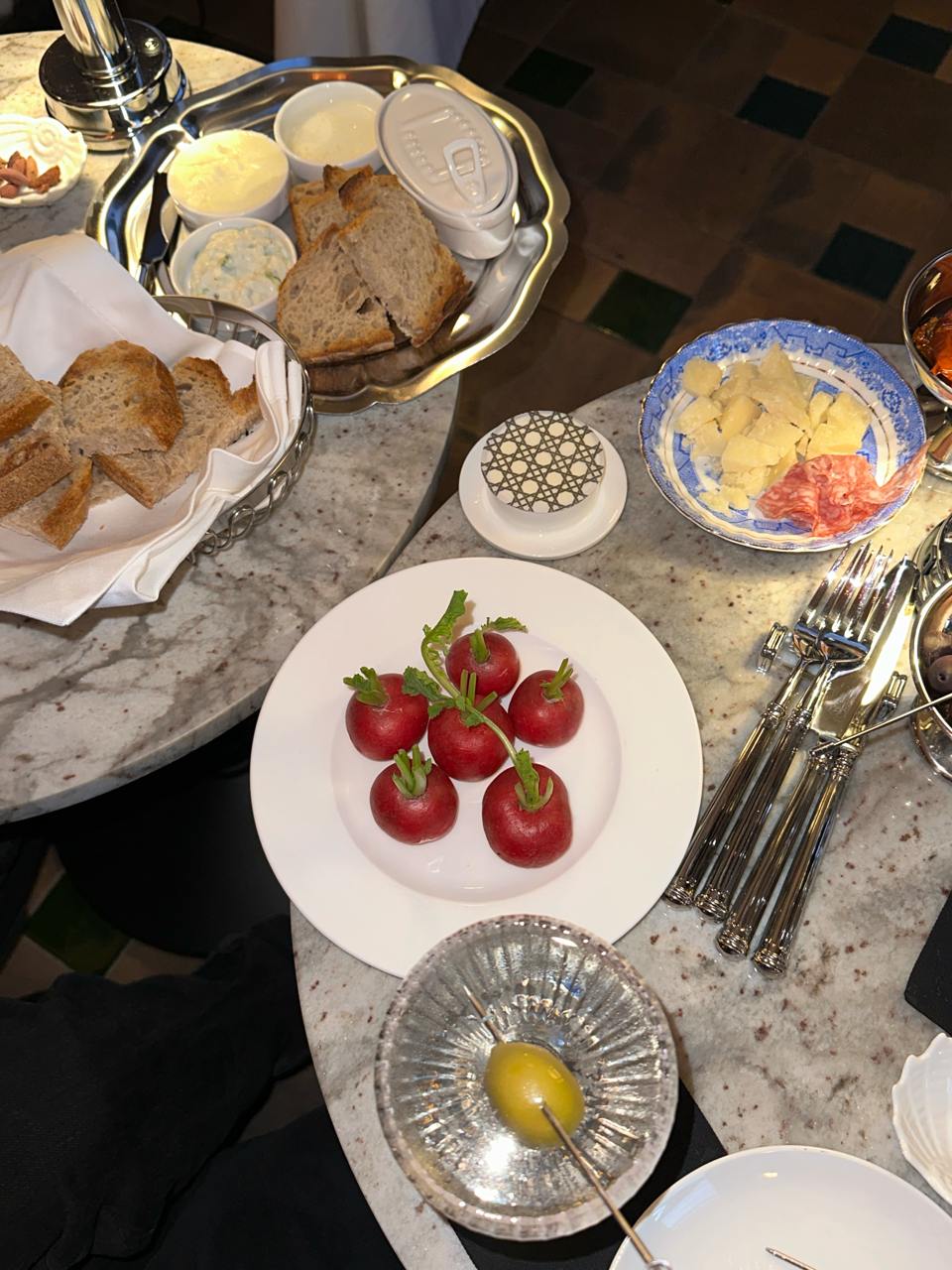 Roots le petit bar открытие