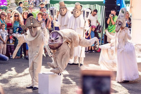 Между завтра и вчера