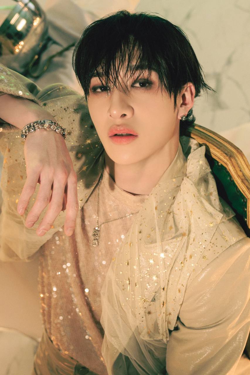 Stray Kids представляет индивидуальные фото-тизеры к возвращению с японским мини-альбомом 『Hollow』