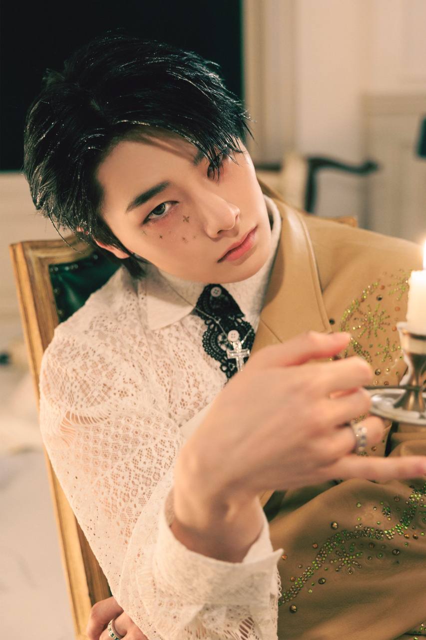 Stray Kids представляет индивидуальные фото-тизеры к возвращению с японским мини-альбомом 『Hollow』