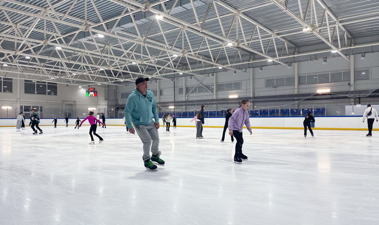 катание на катке в пятницу 02.05.2025