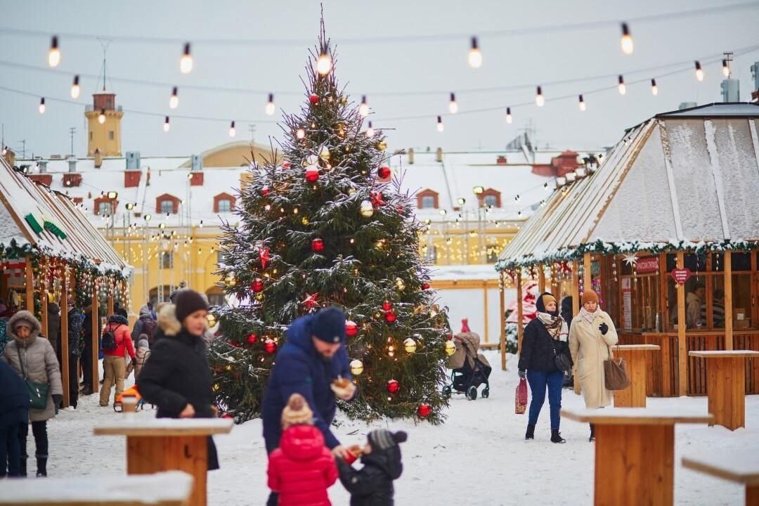 Новогодняя ярмарка на Московской площади