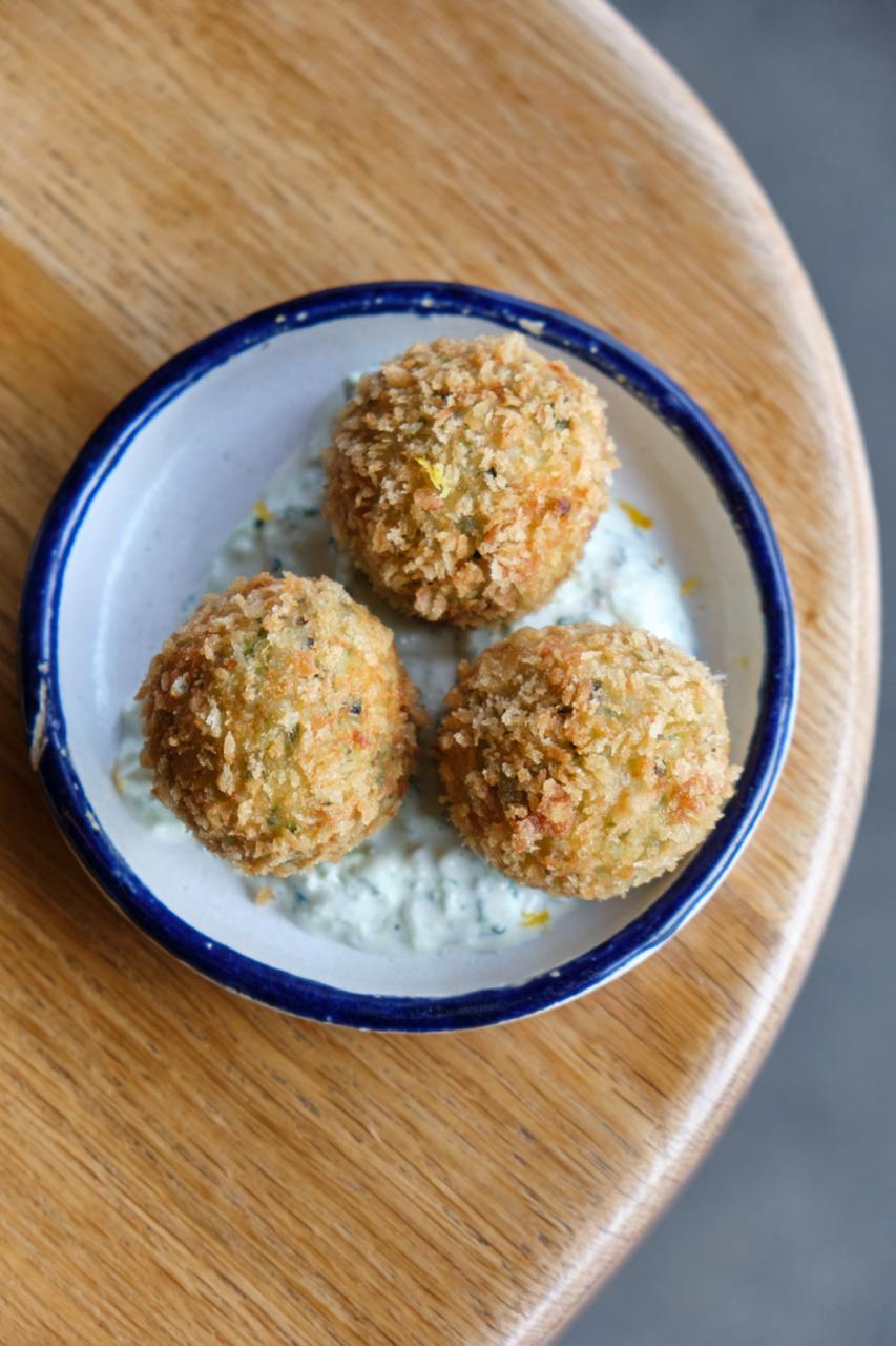 Греческий вечер в Πολύ