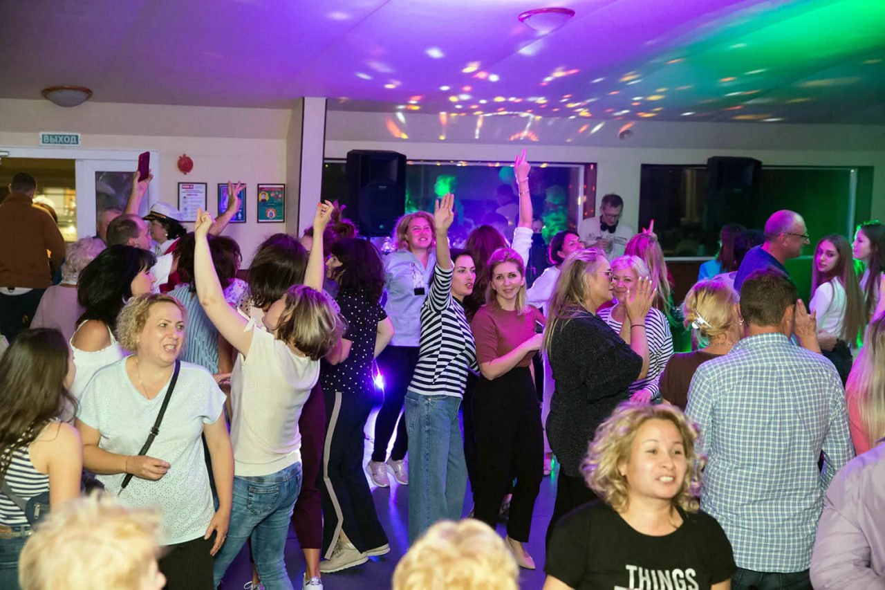 КРУИЗ ПО МОСКВЕ С УЖИНОМ И ДИСКОТЕКОЙ