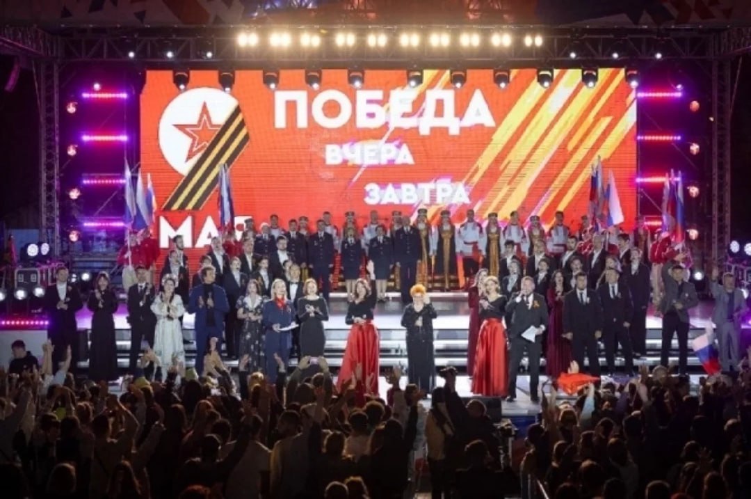 Масштабный концерт и салют на набережной ко Дню Победы