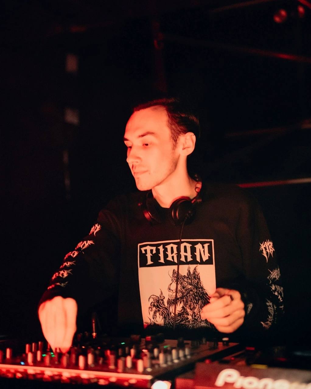 EVERYBODY IN THE PLACE