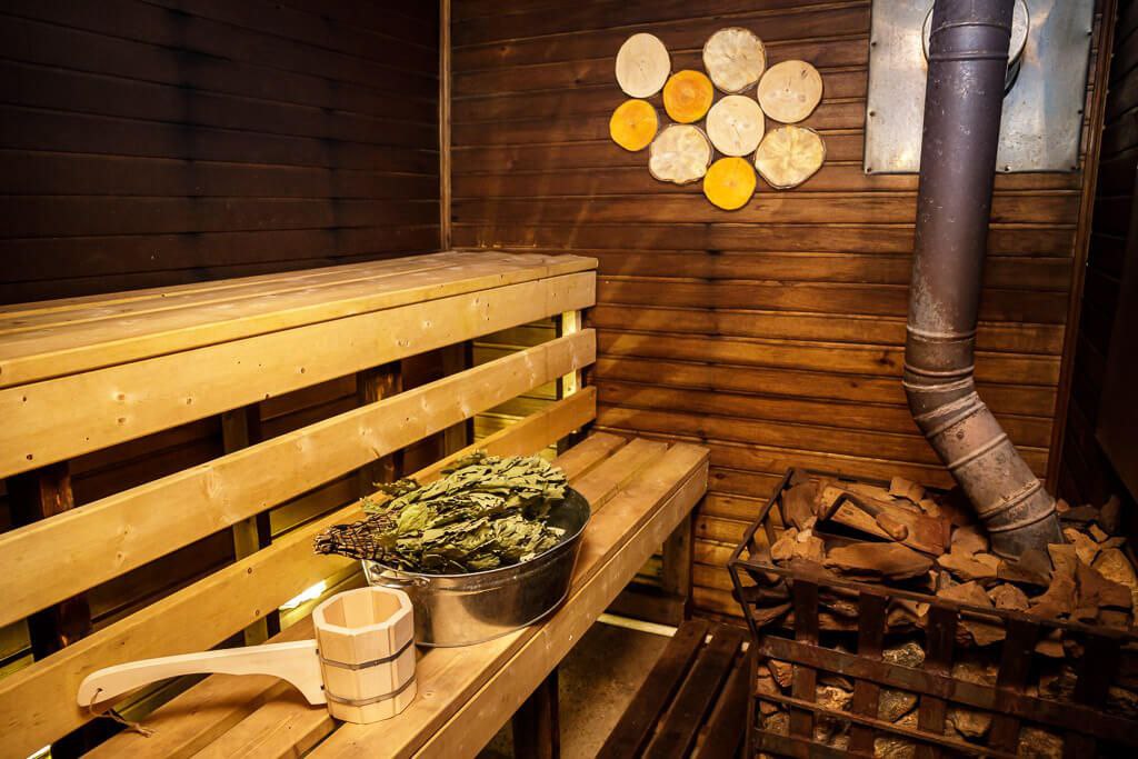 Баня, шашлыки и танцы