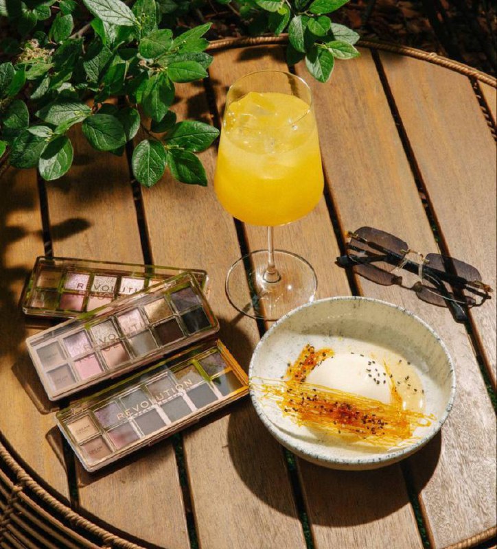 Коллаборация с Revolution в ресторане Myst