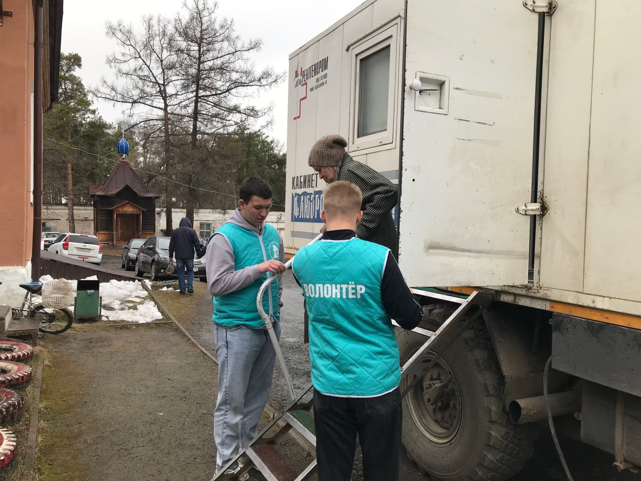Медицинский автопоезд проекта «ДоброВСело» в Артёмовских селах 12-13 мая 2025