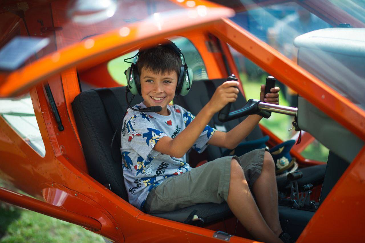 ПЕРВЫМ ДЕЛОМ САМОЛЁТЫ