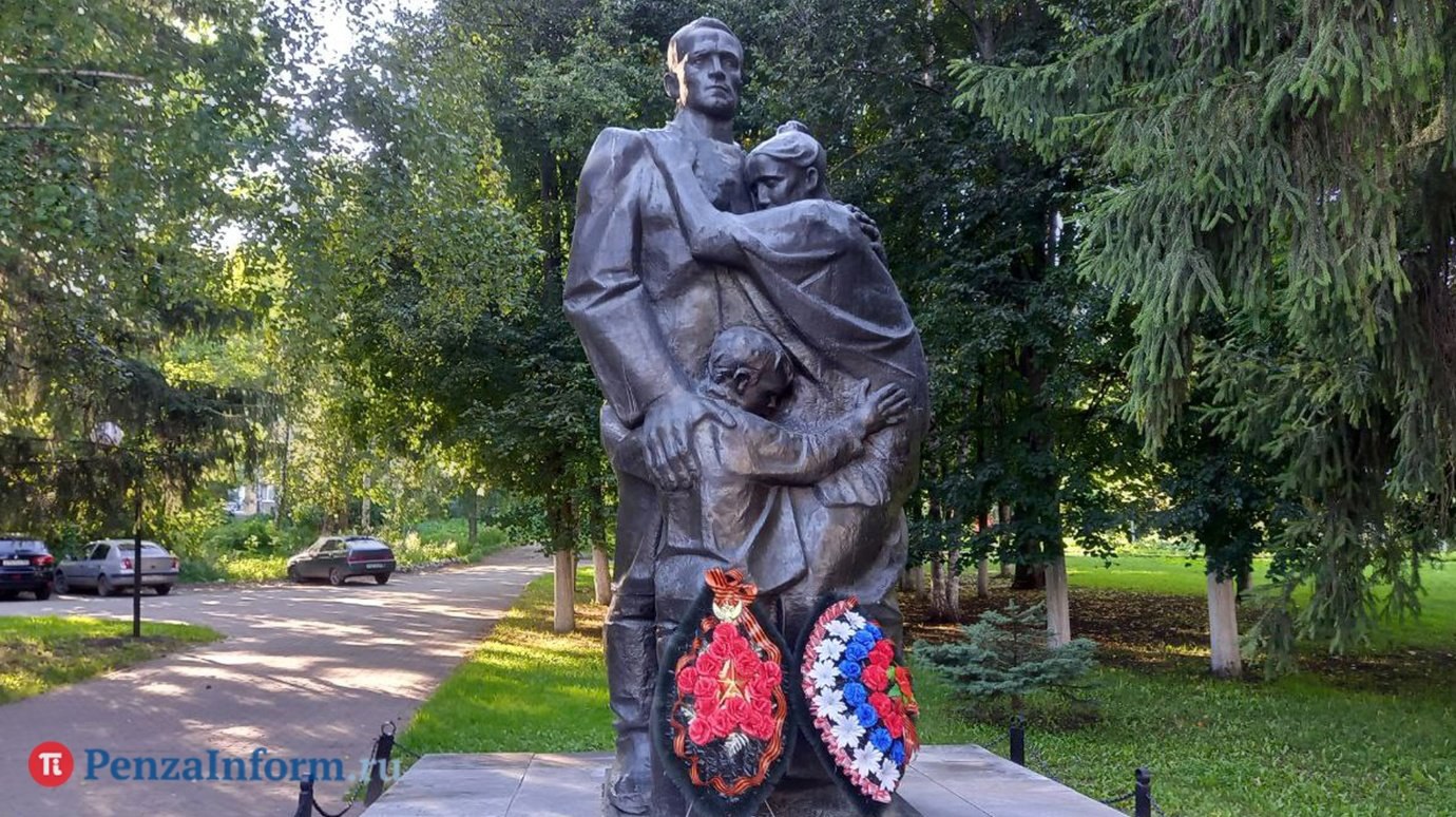 Концерт у памятника «Проводы» в Пензе