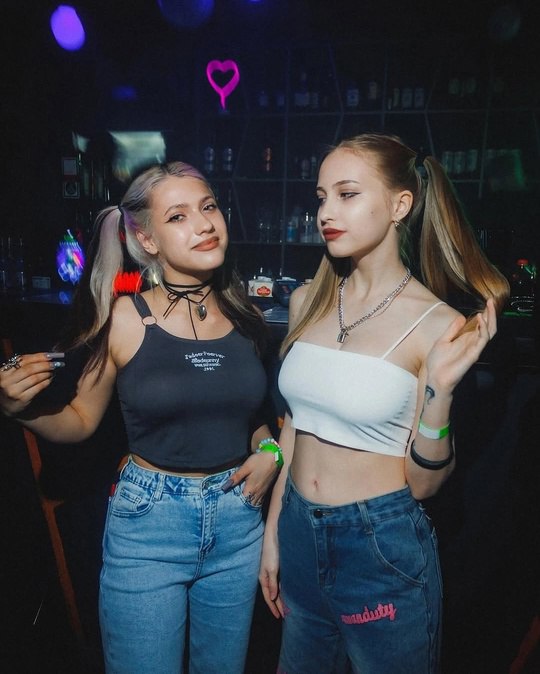 Тусовка на базе, рейверы!