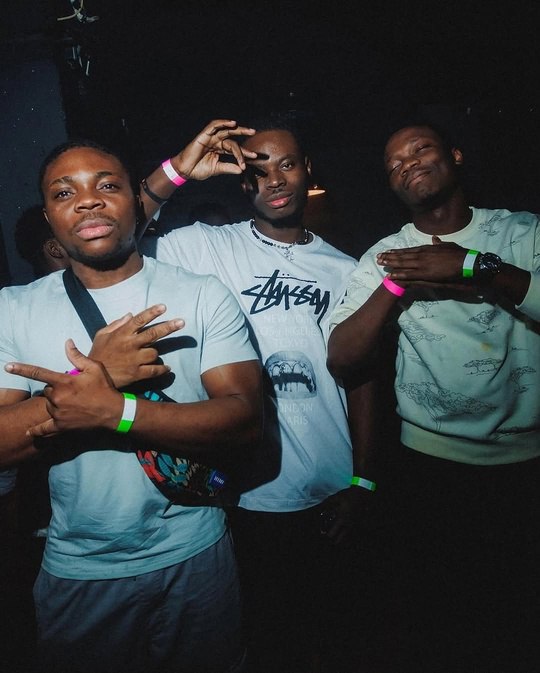 Тусовка на базе, рейверы!